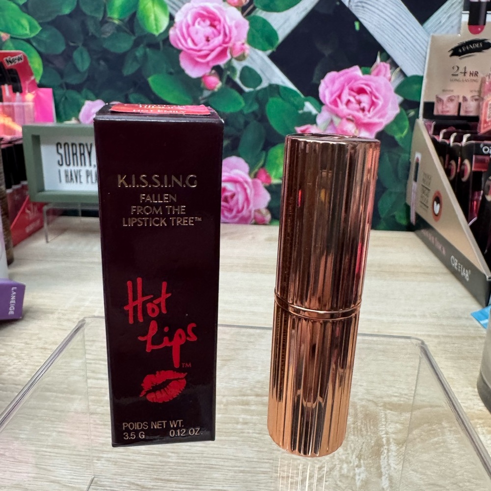 Charlotte Tilbury K.I.S.S.I.N.G Lipstick - Hot Emily